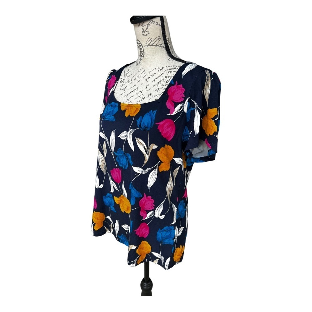 New with tags, Floral flutter sleeve, scoop neck top, size large - Picture 2 of 6
